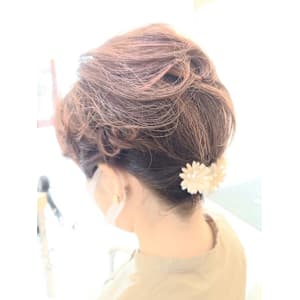 短い髪のアップスタイル