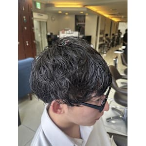 	スーツ短髪ツーブロック束感モテる黒髪シークレットパーマ流行