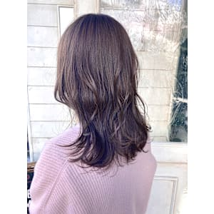 バイオレットブラウン血色が良く見えるキレイなロングヘア