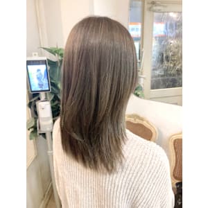 大人の上品ロングヘアマロンブラウンでこっくり艶色に