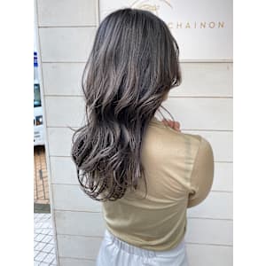 バイオレットグレージュでブリーチ抜けてもキレイなロングヘア