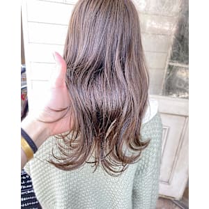 ロングレイヤー人気あご下からたっぷり入れたレイヤーで小顔効菓