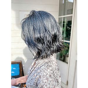 ネイビーカラーブルーブラックブリーチなしミディアムウェーブ