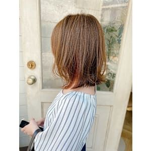 動きのあるミディアムスタイル赤羽美容室
