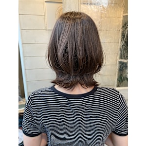 くびれレイヤーミディアム艶髪イルミナカラー
