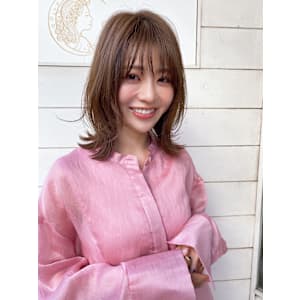 大人可愛いミディアムレイヤーカット埼京線赤羽ツヤカラー