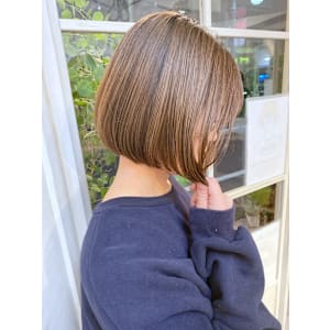 ボブスタイルトーンダウンブラウンツヤイルミナカラー