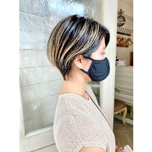 赤羽ショートスタイルハイライトカラー