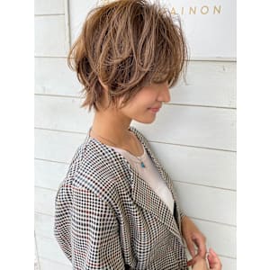 襟足長めショートハイライトカラー