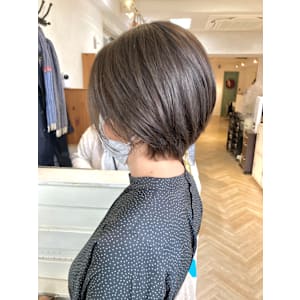 スッキリショートスタイル2024秋透明感ツヤカラー