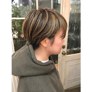 秋ハイライトカラー2024人気艶カラーショートカット