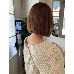 切りっぱなしボブ2024人気秋艶カラーブラウン