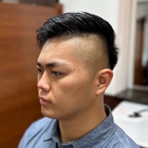 震災刈り/フェード/バーバースタイル/眉毛/神保町