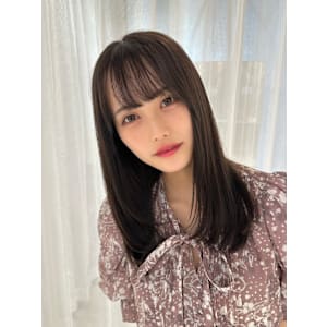 ダークグレージュ　顔まわりレイヤー - freera 表参道【フリーラ オモテサンドウ】掲載中