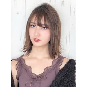 ミディアム　外はねストレート