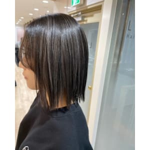 グレーベースハイライト/ストレートボブ