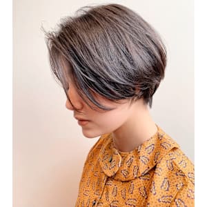 ショートボブ/グレージュ/センターパート/30代/代官山