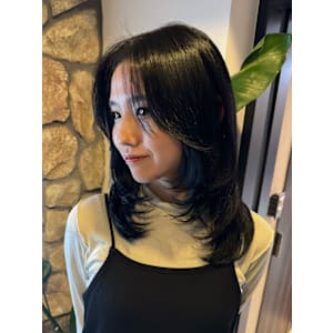 大胆なレイヤーで360度どこから見ても美しいスタイル