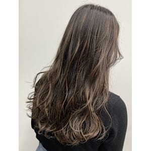 白髪ぼかしカラー - Ease by amble luxe 北千住【イース バイ アンブル リュクス キタセンジュ】掲載中