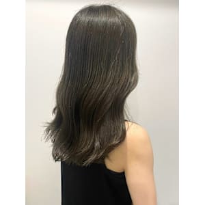 オリーブアッシュベージュ　セミロング　レイヤーカット　艶髪