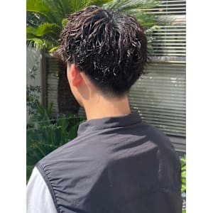 波巻きパーマ　ツーブロックマッシュ　束感スタイリング