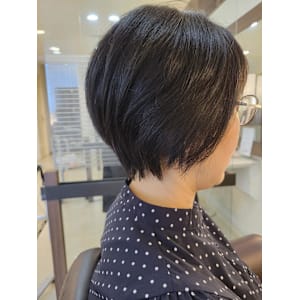 丸みショートボブ　クビレショートボブ