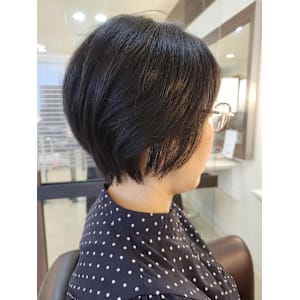 耳かけ丸みショートボブ　丸みショートボブ
