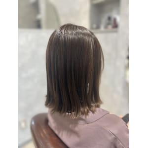 オリーブベージュ