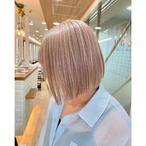 ボブ+ホワイトベージュ