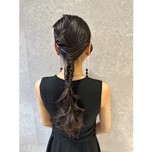 三軒茶屋_ヘアアレンジ_ポニーテール_黒髪_金粉アレンジ_