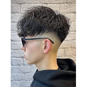 スキンフェード＋スペインカール風