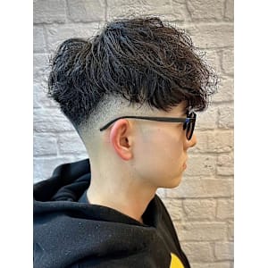 スキンフェード＋スペインカール風