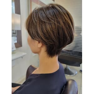 絶壁解消ショートボブ　ハイライトカラーショートボブ