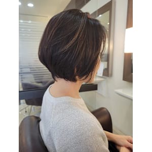 耳かけ丸みショート　クビレショート