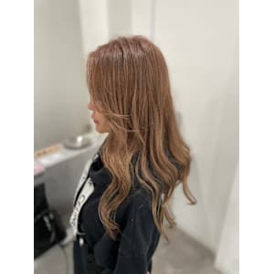 ピンクベージュ