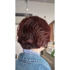 パーマ残してゆるふわショートボブ×チェリーピンク