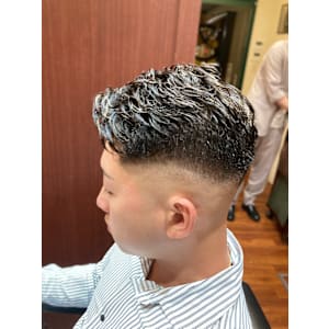 MEN'Sバーバーメンズカットミドルスキンフェード　銀座