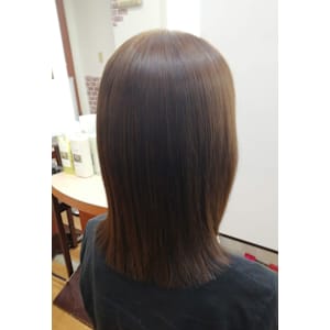 毛髪修復縮毛矯正してミディアムストレートカット