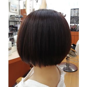 ごっそり軽くしたショートボブ&落ち着いたアッシュブラウン