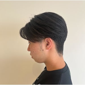 センターパートマッシュ