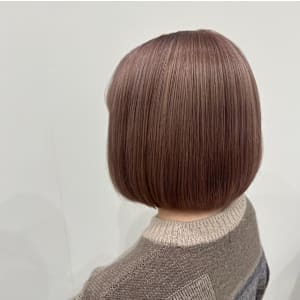 ピンクベージュ