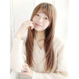 ナチュラルレイヤーのストレートスタイル