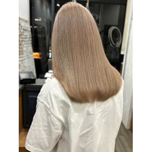 ミルクティーベージュ　透明感カラー　ダブルカラー　ストレート