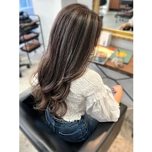 ハイライト　デザインカラー　艶トリートメント　巻き髪ロング