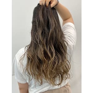 アッシュベージュバレイヤージュ