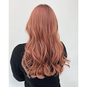 ピンクベージュ