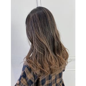 バレイヤージュベージュ