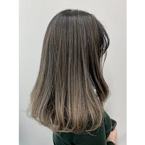 オリーブベージュ