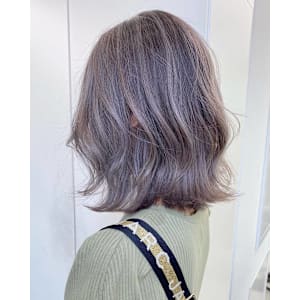 切りっぱなしボブ×透明感カラー