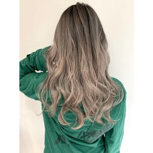 ベージュバレイヤージュ